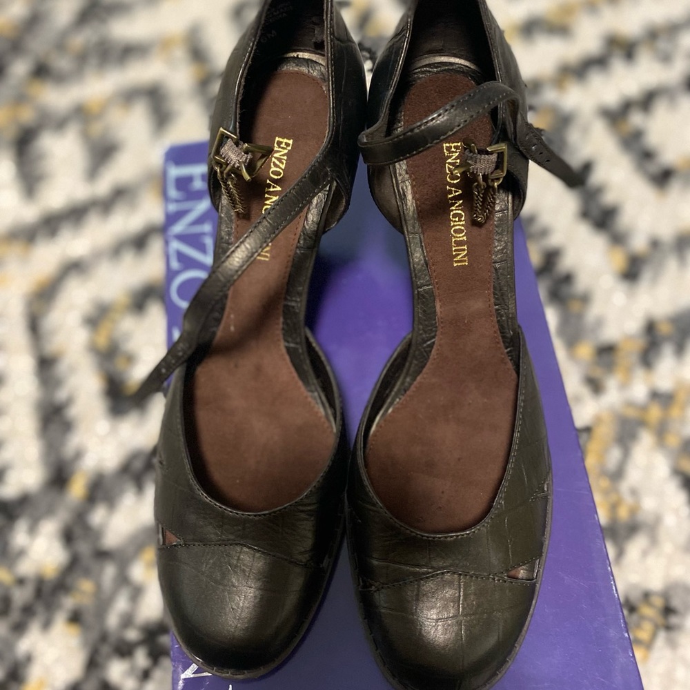Enzo Angiolini wedge size 6